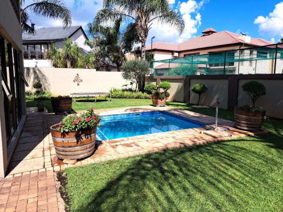 To Let 4 Bedroom Property for Rent in Melodie North West